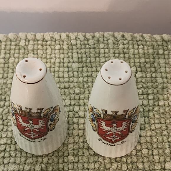 Vintage German Frankfurt a.M Porcelain Salt & Pepper Shakers Crest - Picture 2 of 8